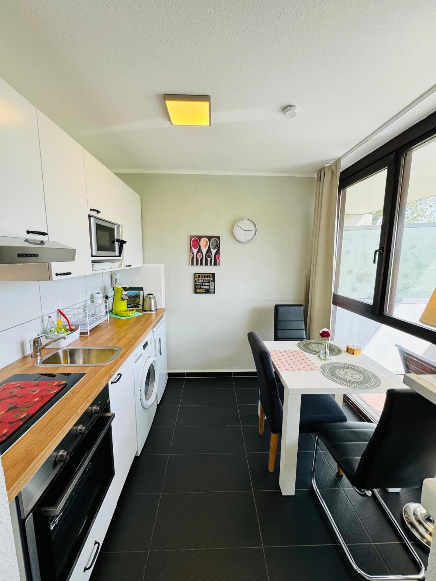 Messe Apartment Koeln West Екстер'єр фото